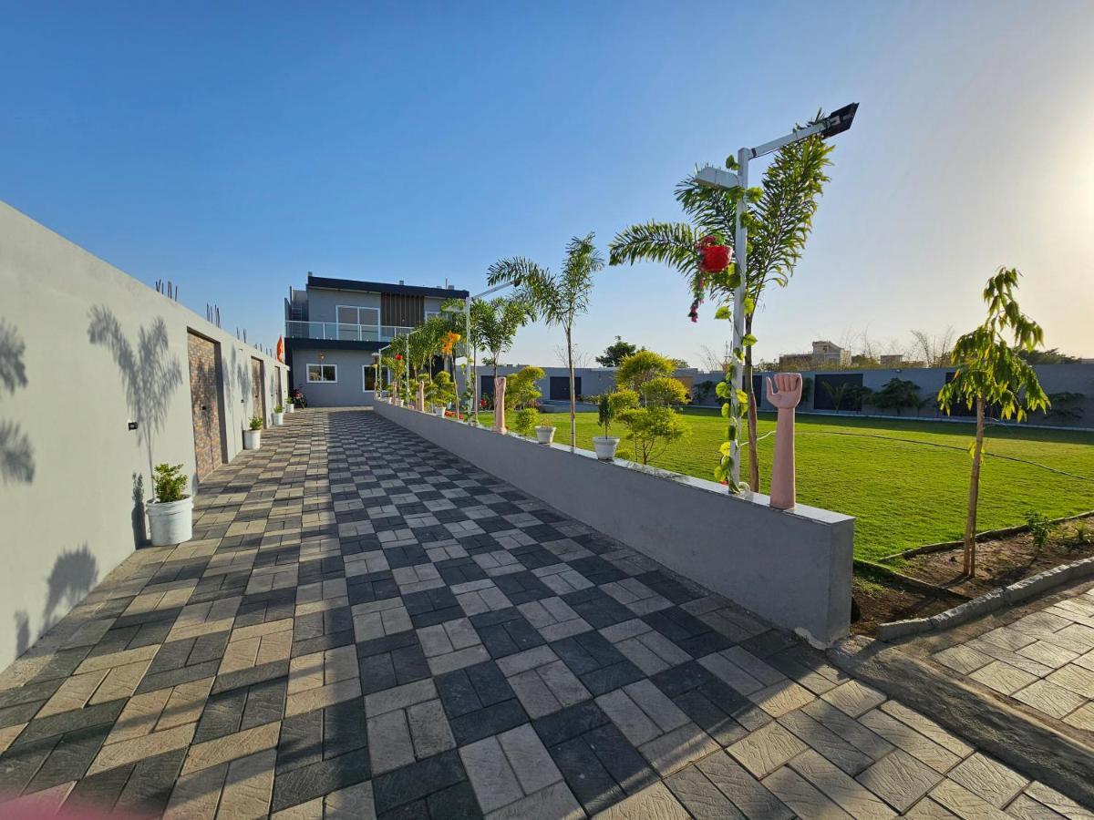 Shree Ambe Farmhouse Villa Uddzsaín Kültér fotó