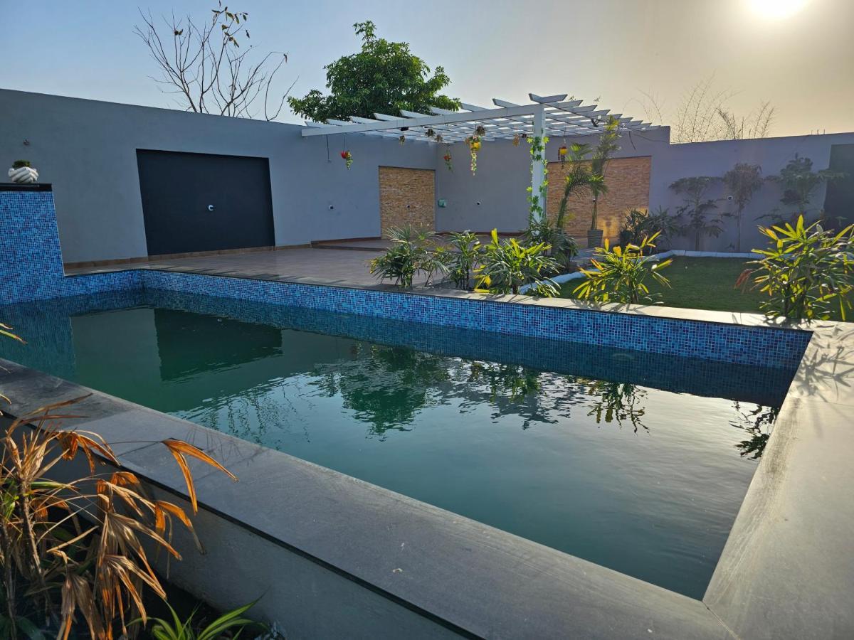 Shree Ambe Farmhouse Villa Uddzsaín Kültér fotó
