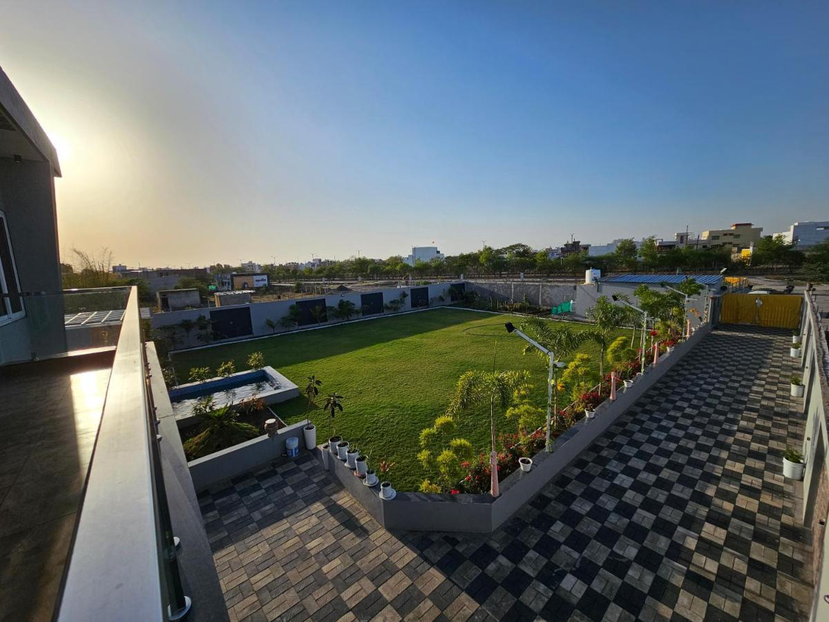 Shree Ambe Farmhouse Villa Uddzsaín Kültér fotó